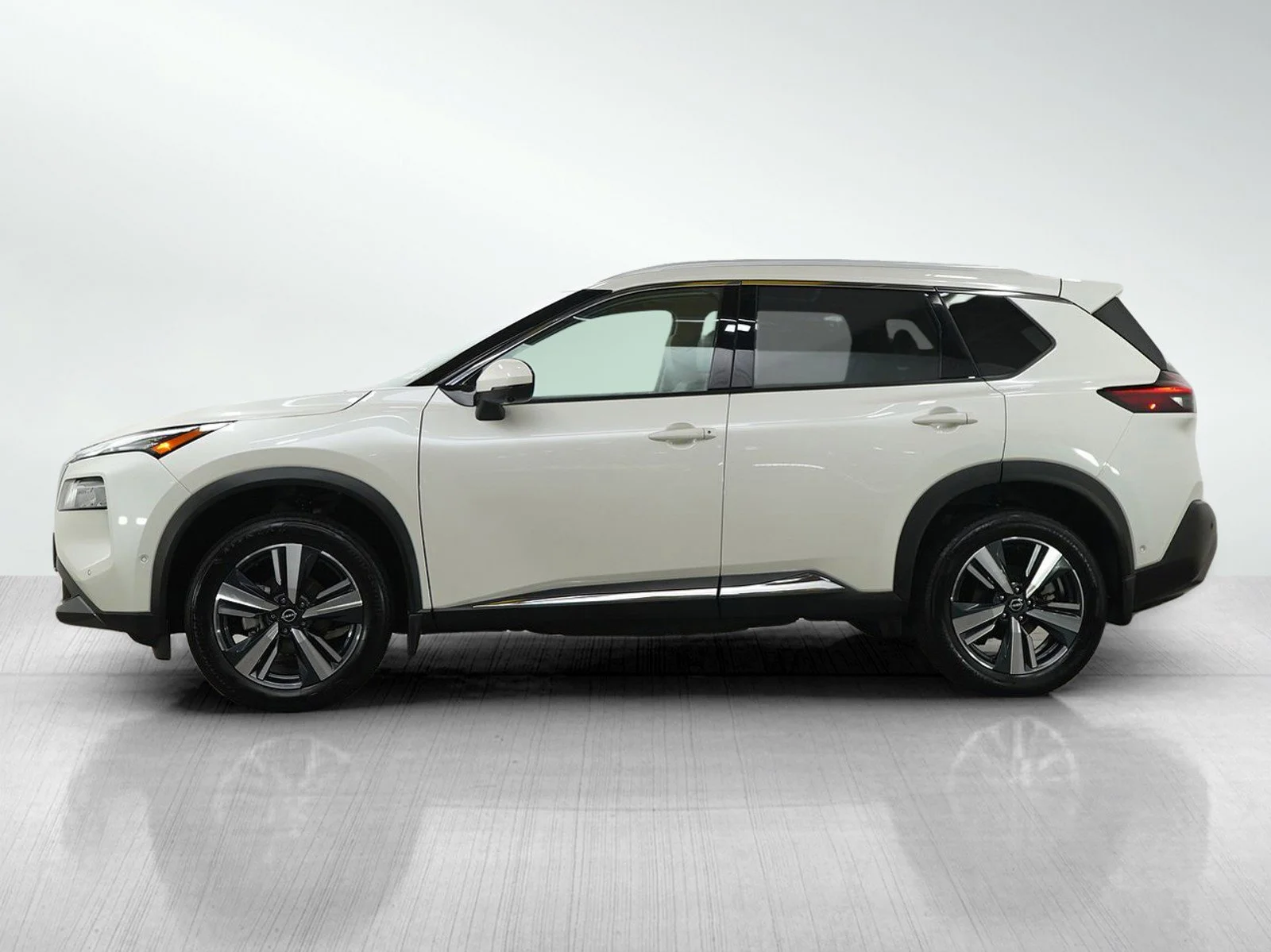Used 2023 Nissan Rogue SL with VIN 5N1BT3CB1PC835270 for sale in Minneapolis, Minnesota