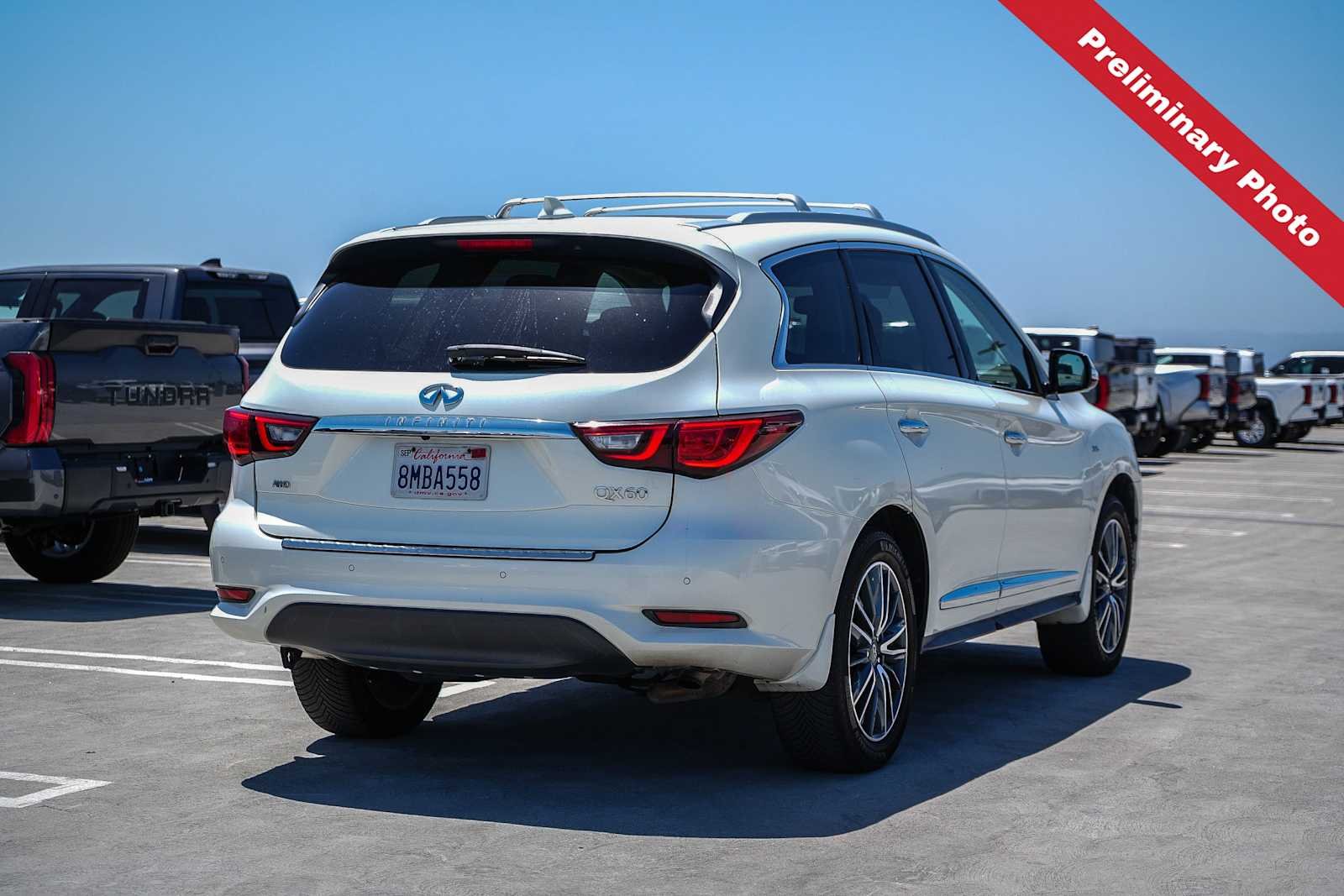 Used 2019 Majestic White INFINITI LUXE image 6