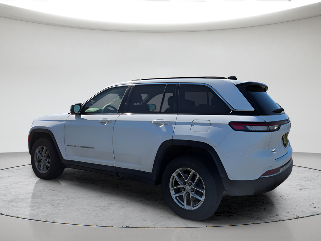 Used 2024 White Jeep Laredo X image 3