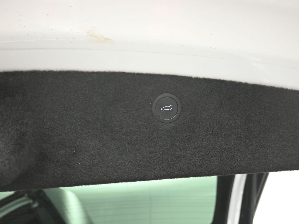 2022 TESLA MODEL X - Image 21