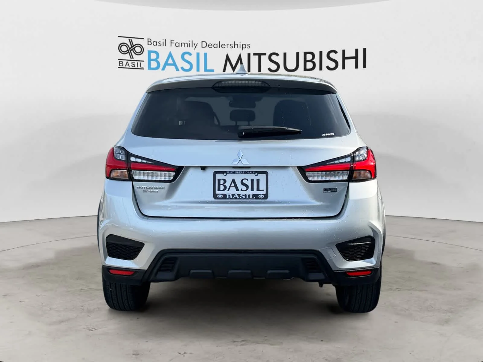 Used 2025 Alloy Silver Metallic Mitsubishi LE image 5