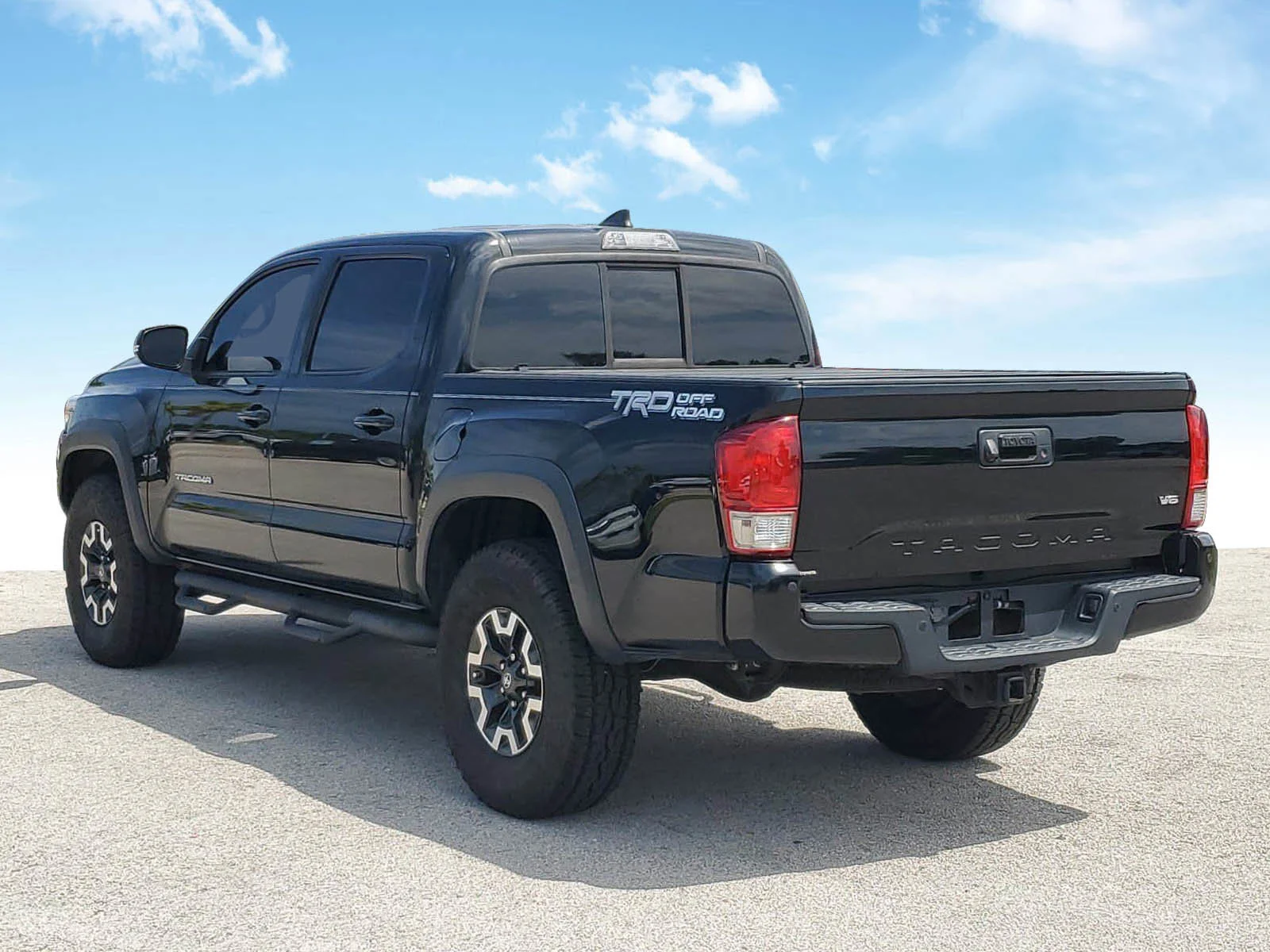Used 2016  Toyota  image 3