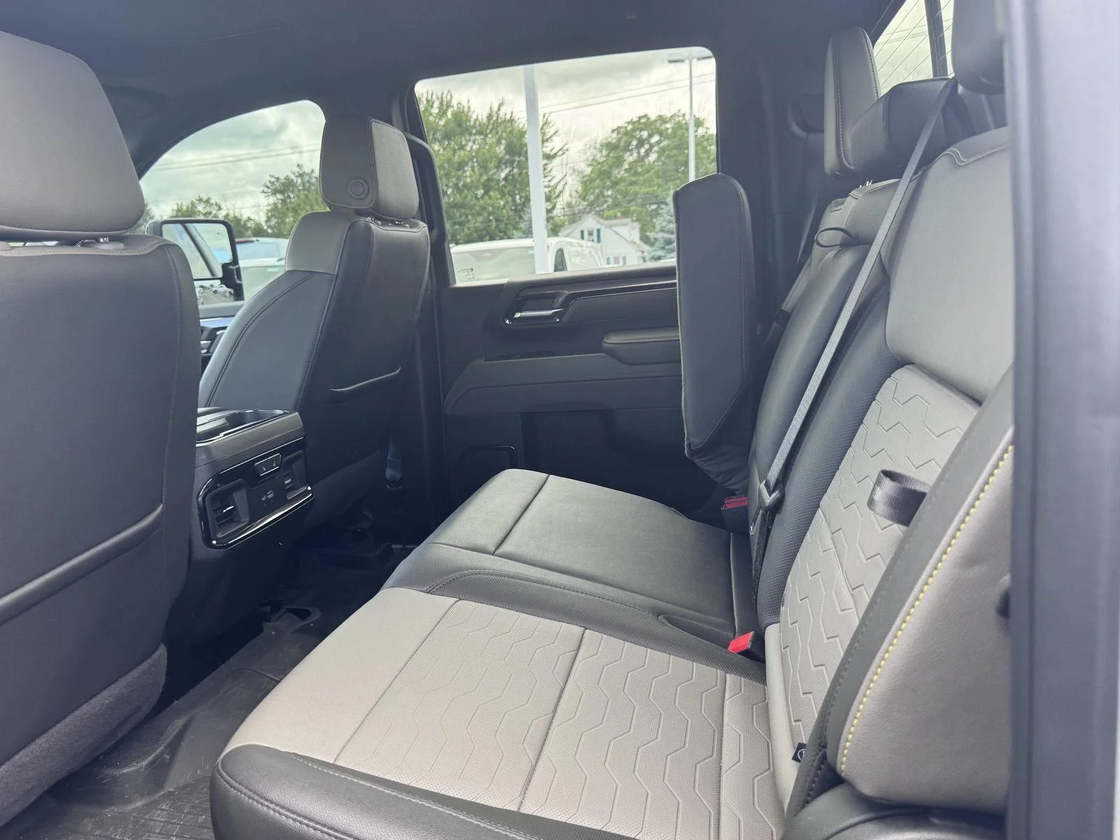 Used 2025 Slate Gray Metallic Chevrolet ZR2 image 9