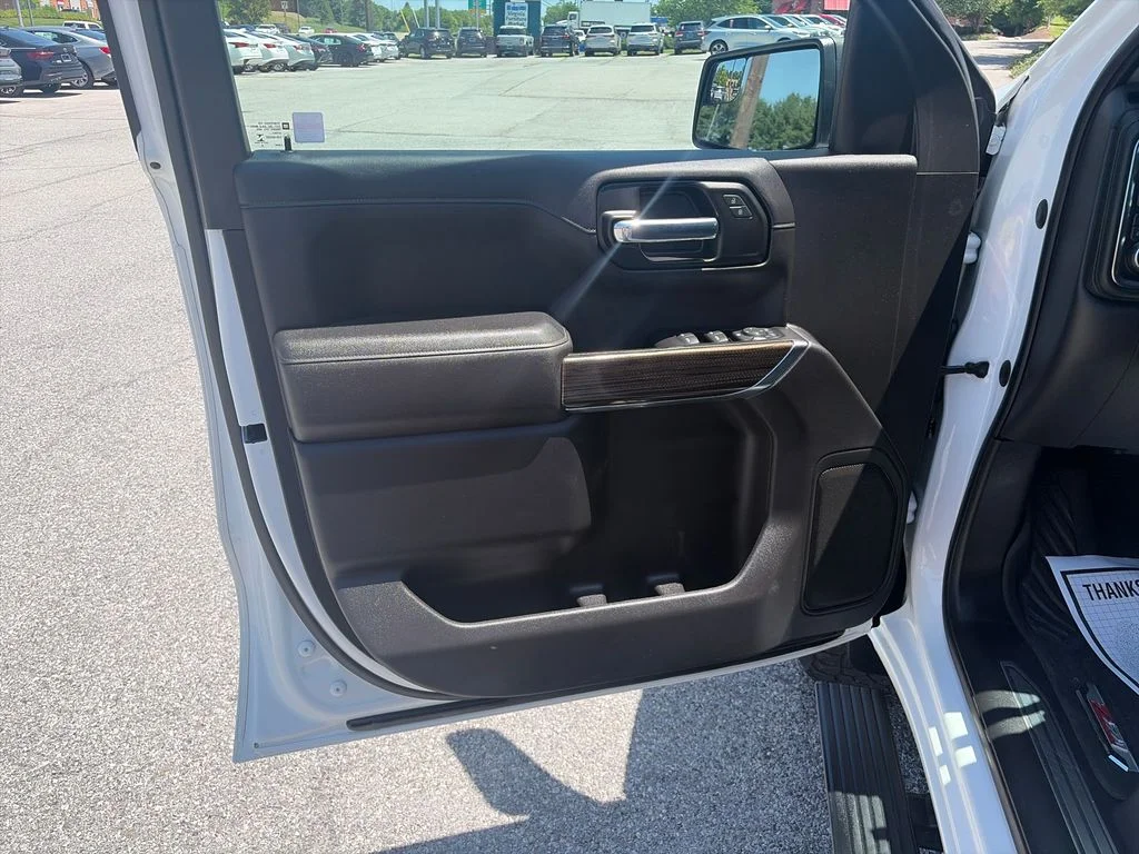 Used 2020 White Chevrolet LT image 11