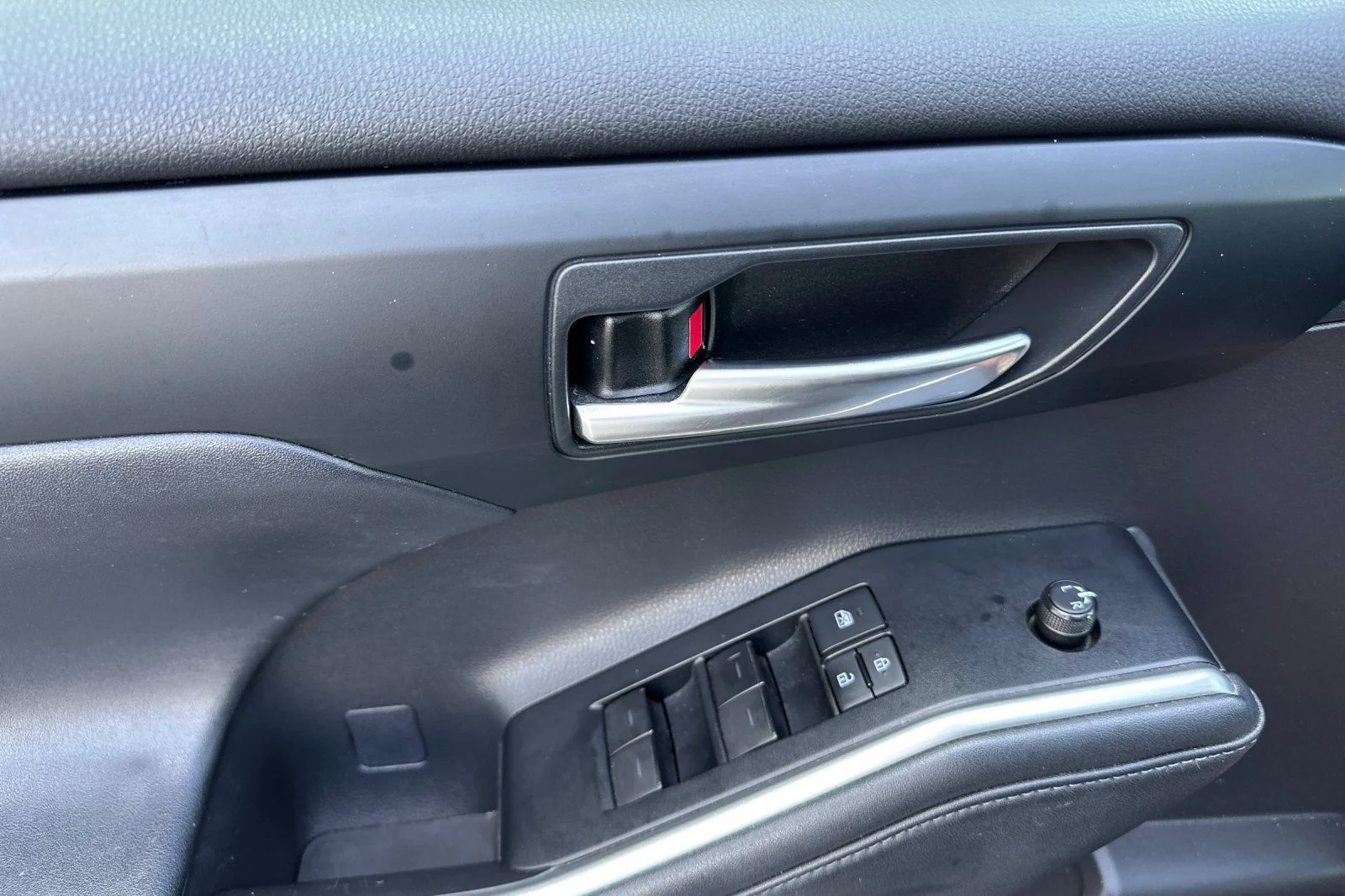 Used 2021  Toyota XLE image 15