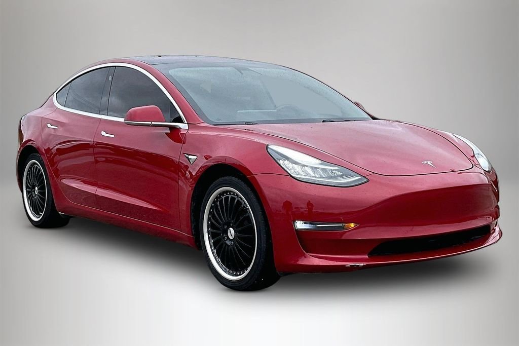 Used 2018  Tesla Long Range image 1