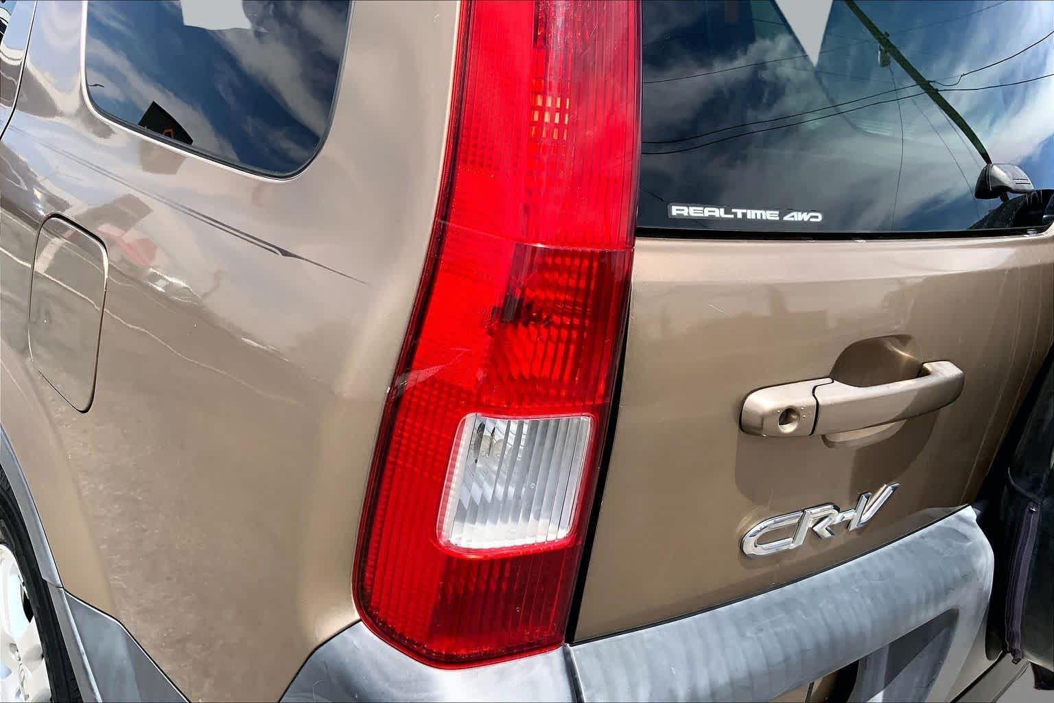 Used 2004 Satin Silver Metallic Honda EX image 23