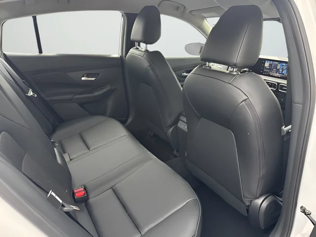 New 2026 Aspen White TriCoat / Super Black Two-tone Nissan SR image 23
