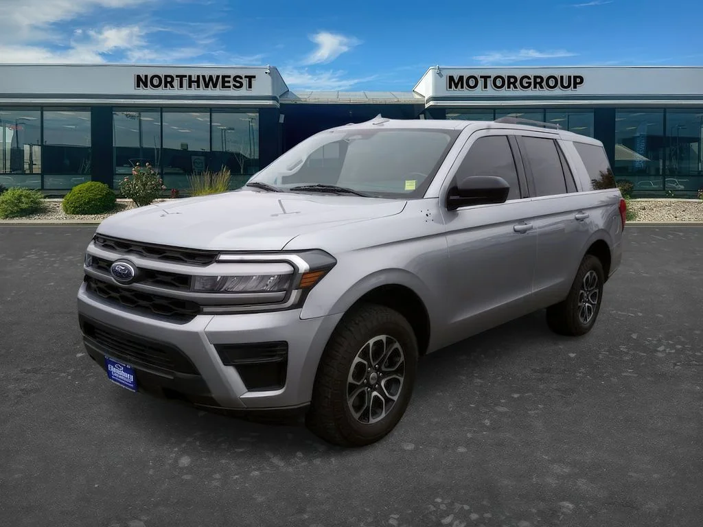 Used 2022 Iconic Silver Metallic Ford XL image 3