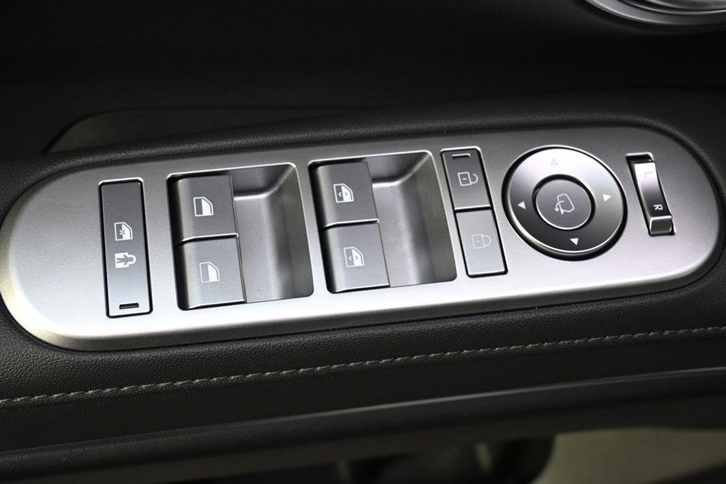 New 2026 White Pearl Hyundai SEL Premium AWD image 24