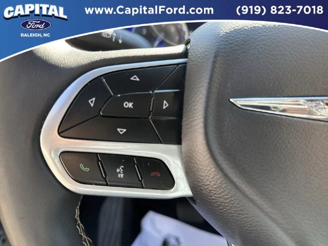 Used 2025 White Chrysler Select image 22