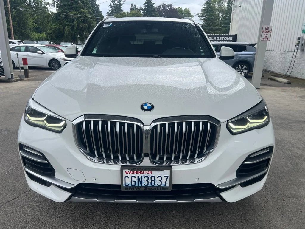 Used 2019 White BMW xDrive40i image 3