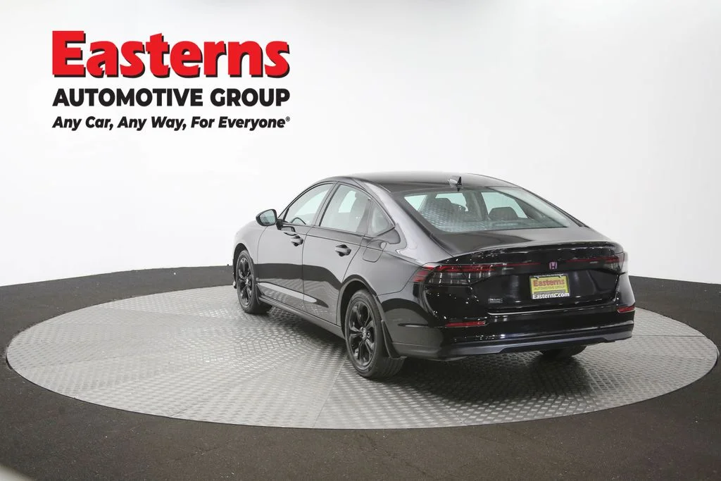 Used 2025 Black Honda SE image 65
