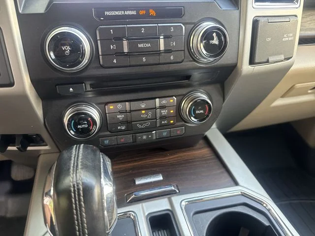 Used 2017  Ford Lariat image 24