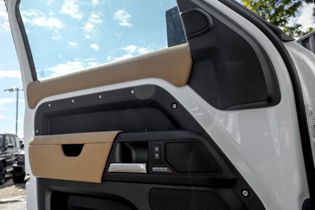 2026 Land Rover Defender X-Dynamic SE - Photo 11