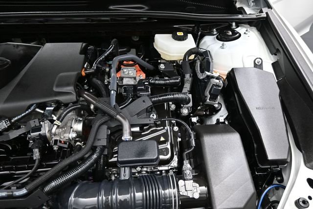 Used 2025 White Toyota LE image 29