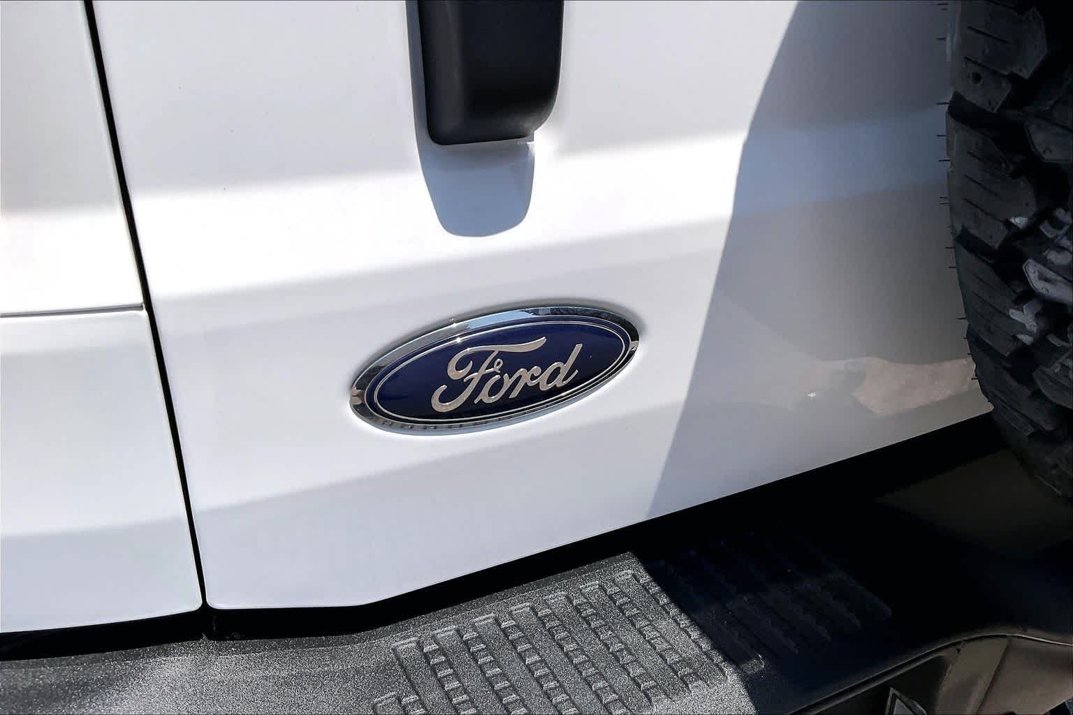 Used 2024 Oxford White Ford Black Diamond image 28
