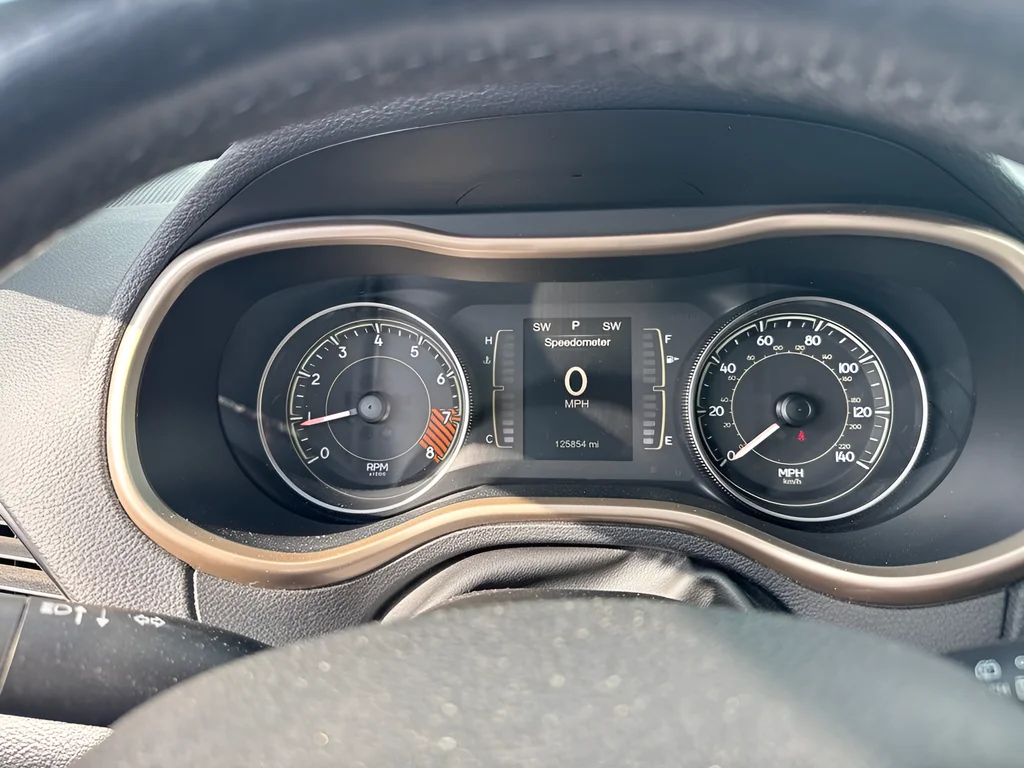 Used 2014 Silver Jeep Latitude image 8