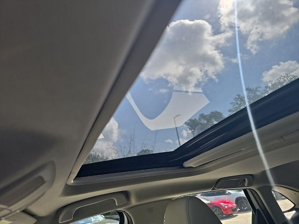 Used 2018  Mazda Grand Touring image 14