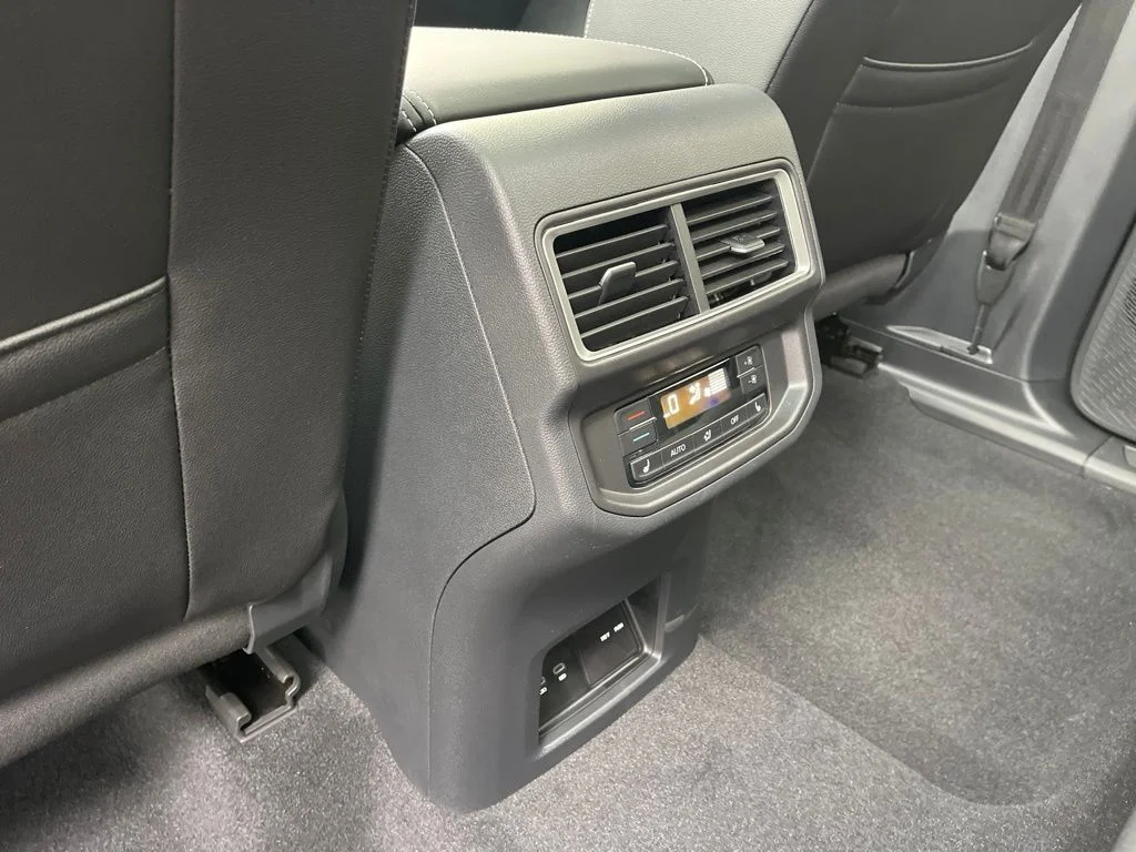 New 2026 Deep Black Pearl Volkswagen SEL image 26