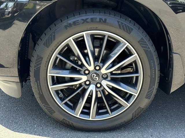 Used 2019 Black INFINITI LUXE image 12