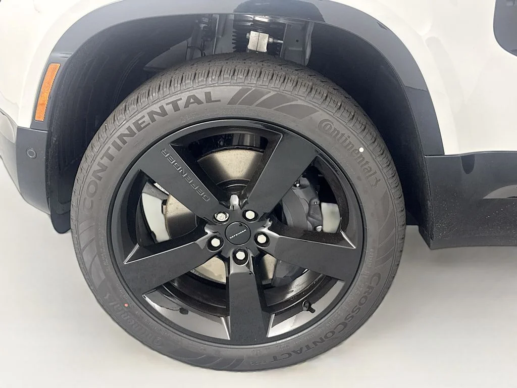 New 2026 Fuji White Land Rover X-Dynamic SE image 31