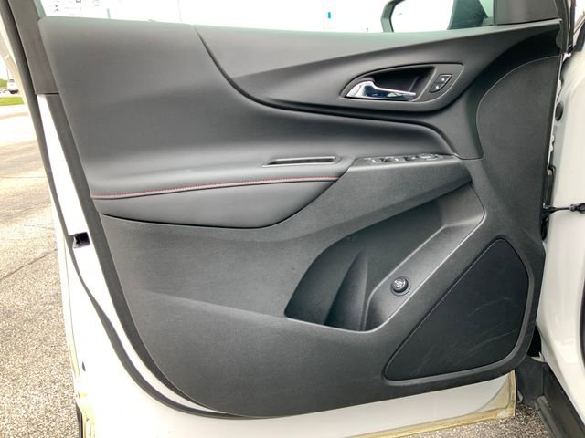 Used 2022 Iridescent Pearl Tricoat Chevrolet RS image 14