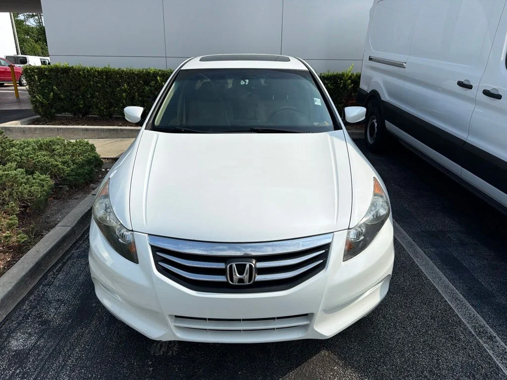 Used 2011 White Honda EX-L image 4