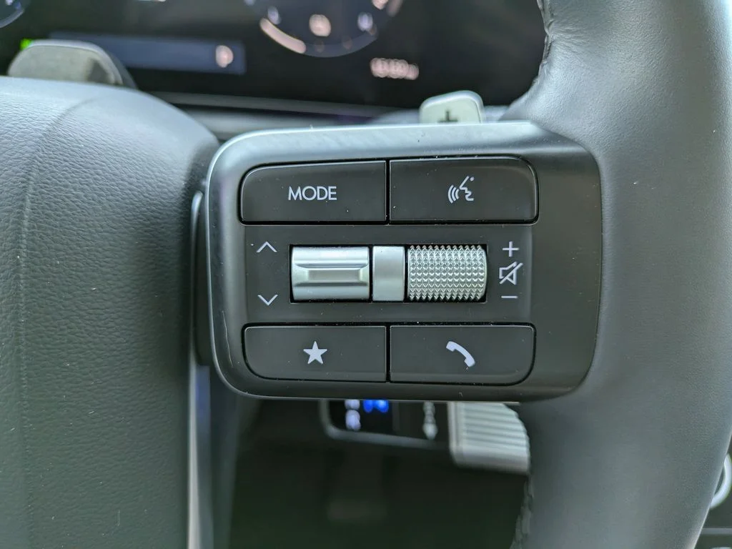 Used 2025 Rockwood Green Hyundai Limited image 27