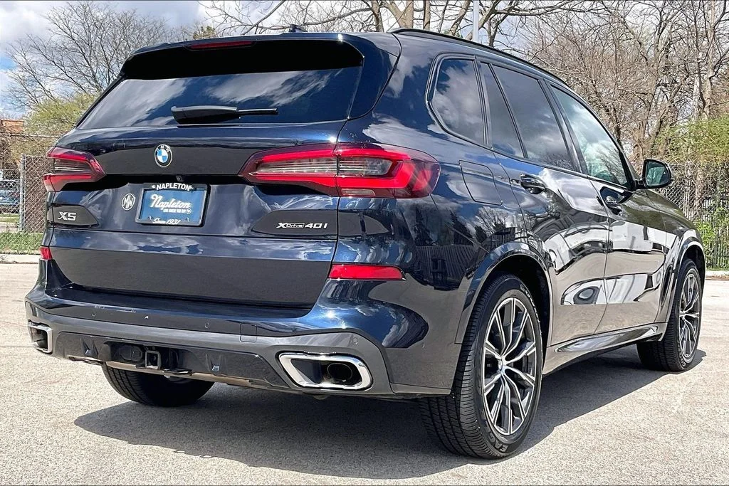 Used 2021 Black BMW xDrive40i image 13