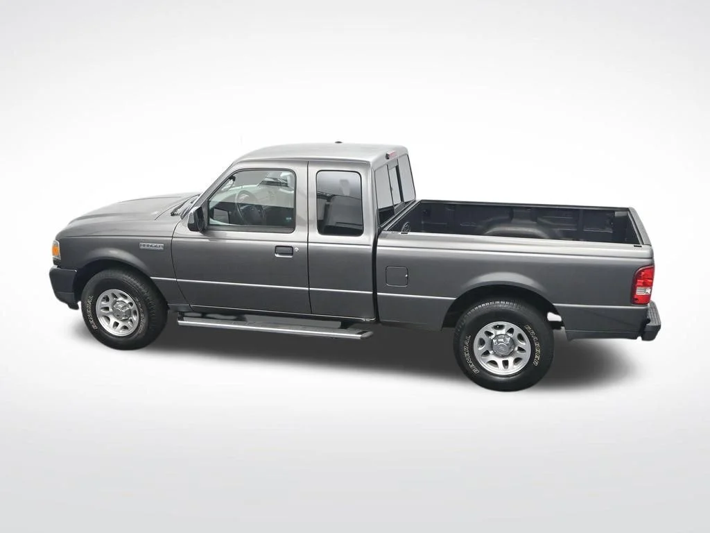 Used 2011 Dark Shadow Gray Metallic Ford XLT image 32