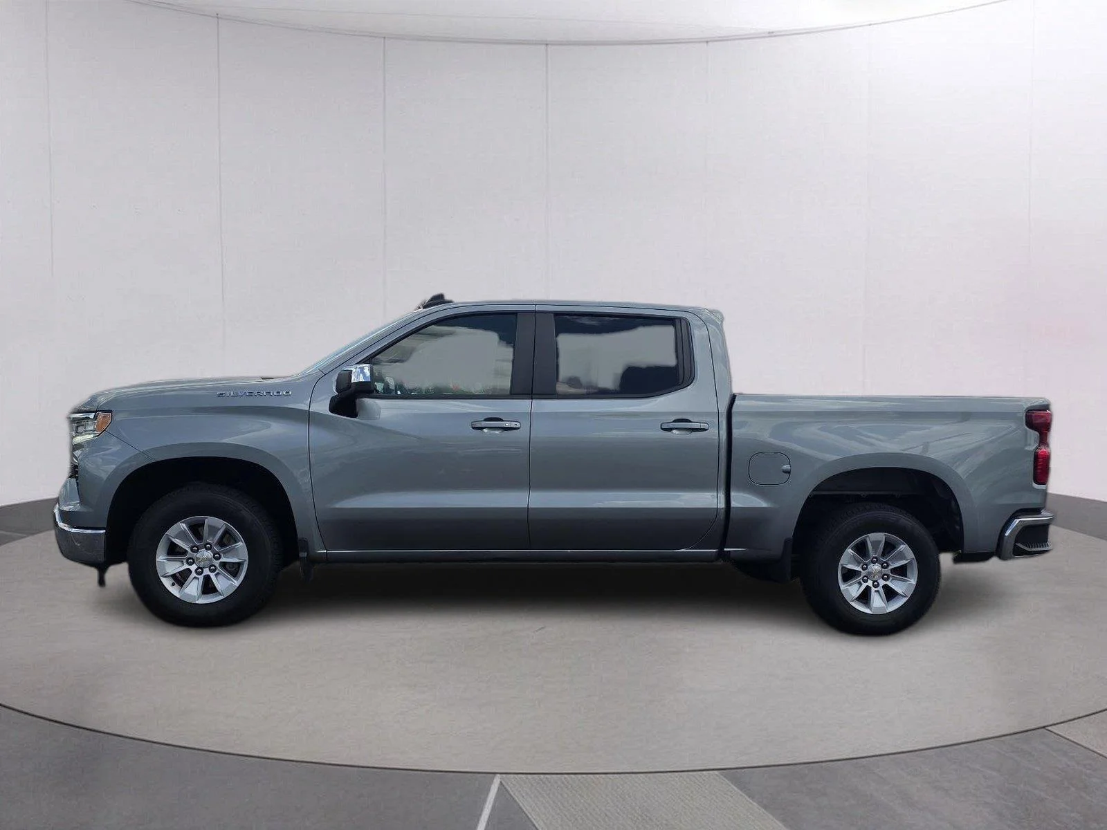Used 2025 Sterling Gray Metallic Chevrolet LT image 8
