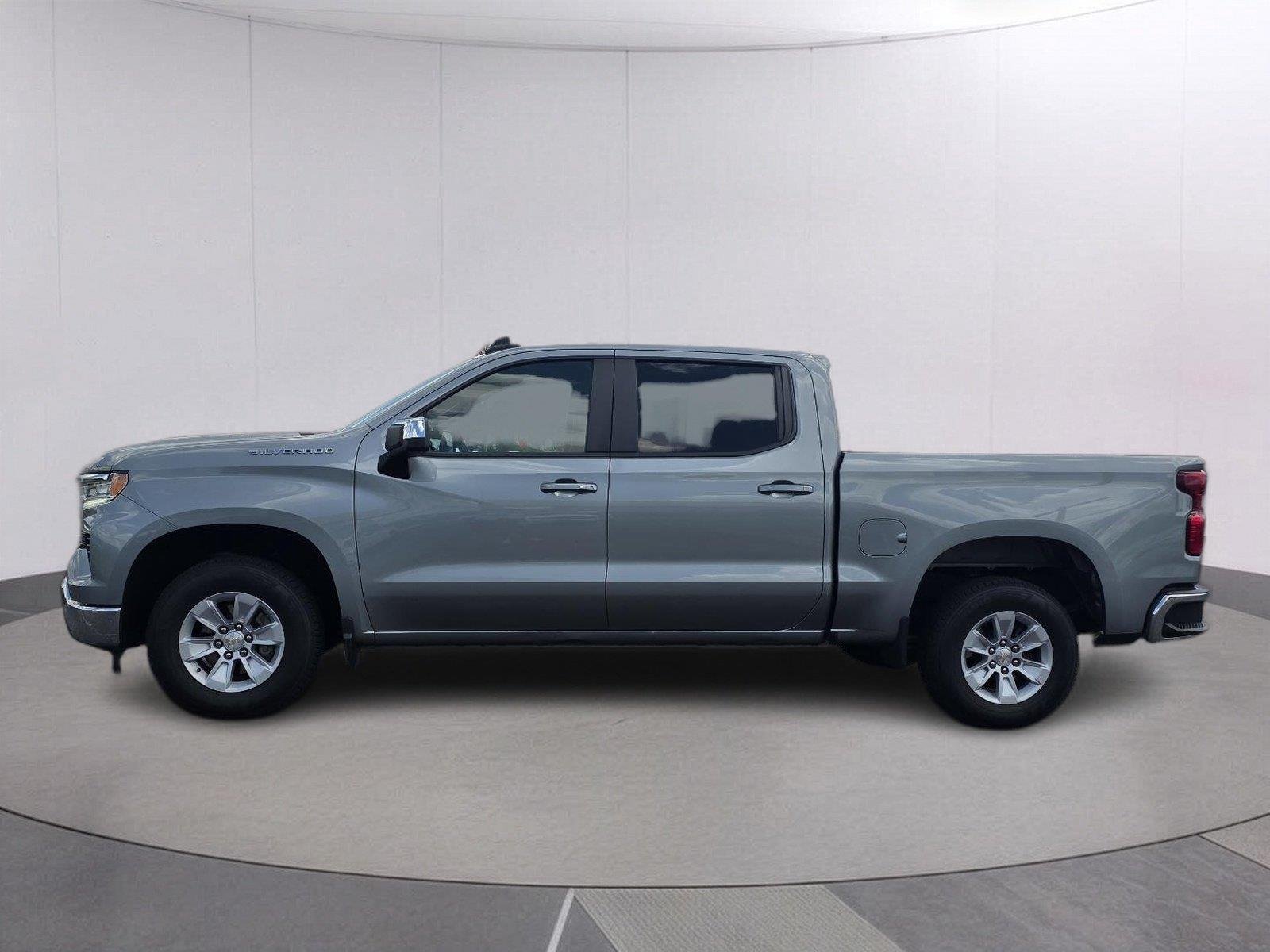 Used 2025 Sterling Gray Metallic Chevrolet LT image 8