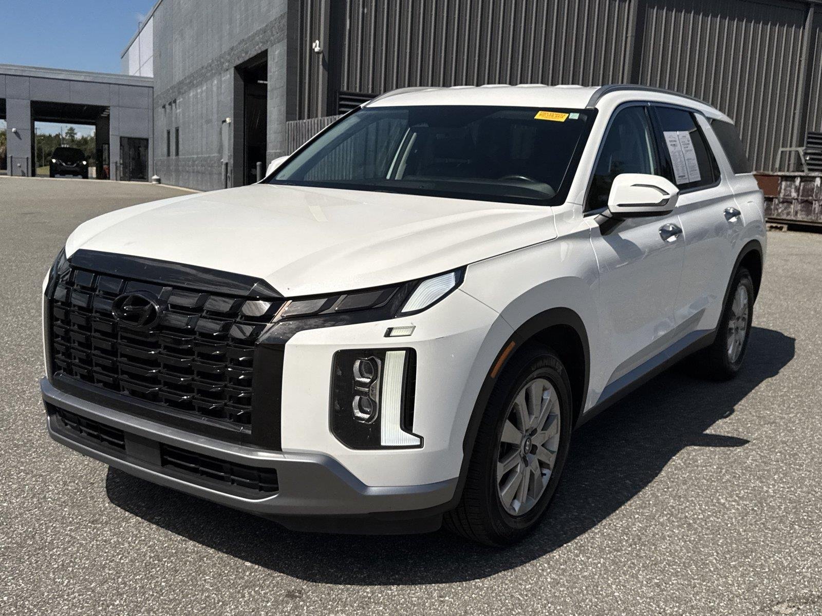 Used 2024 Hyper White Hyundai SEL 7P image 7