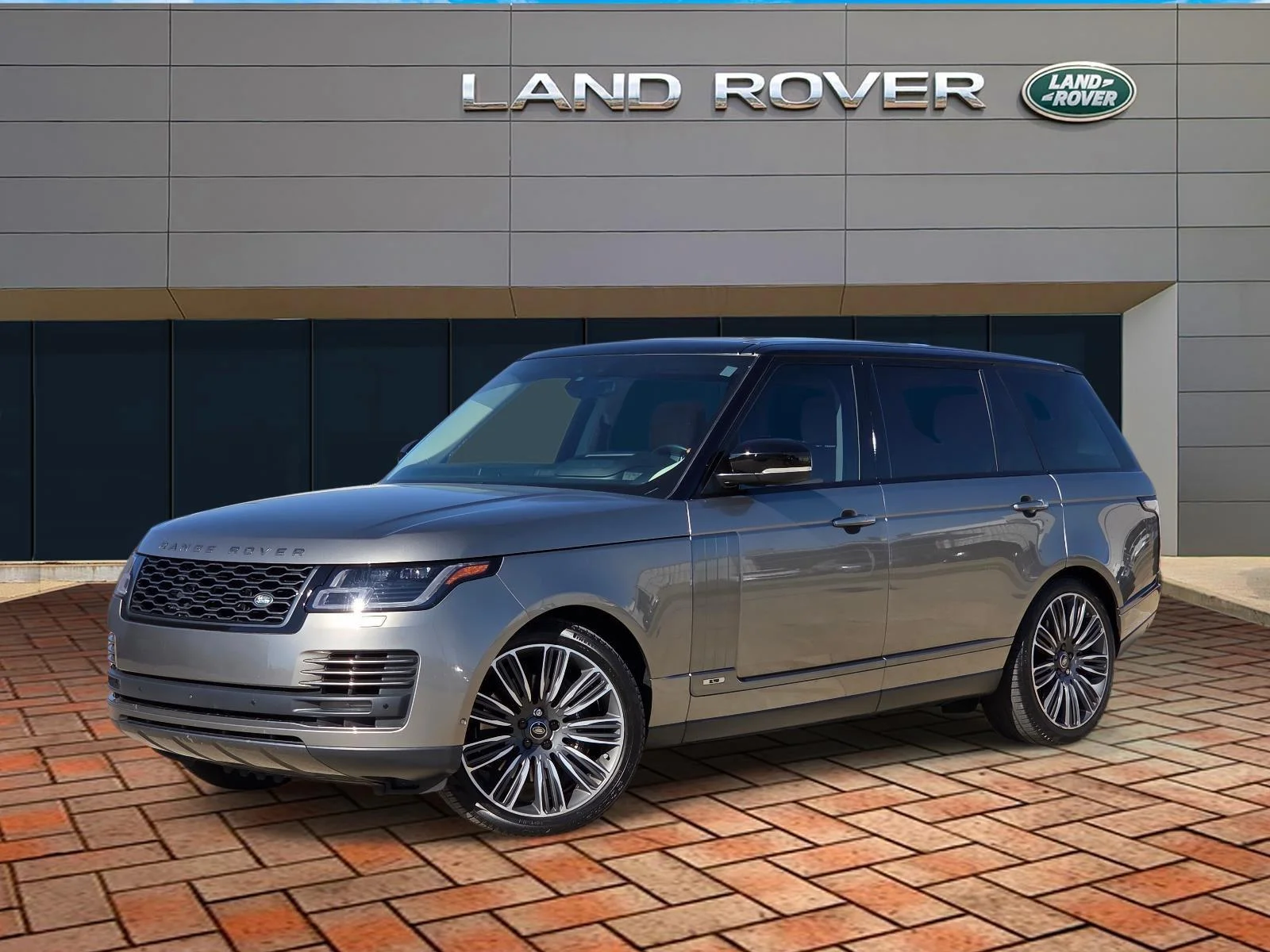 Used 2019 Silicon Silver Premium Metallic Land Rover Autobiography image 1