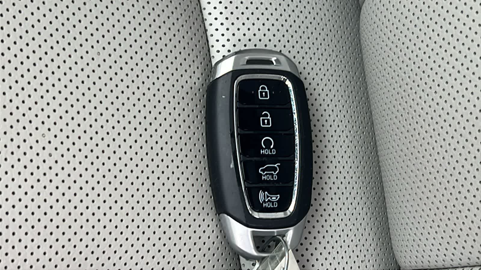 Used 2020 Hyper White Hyundai SEL image 29