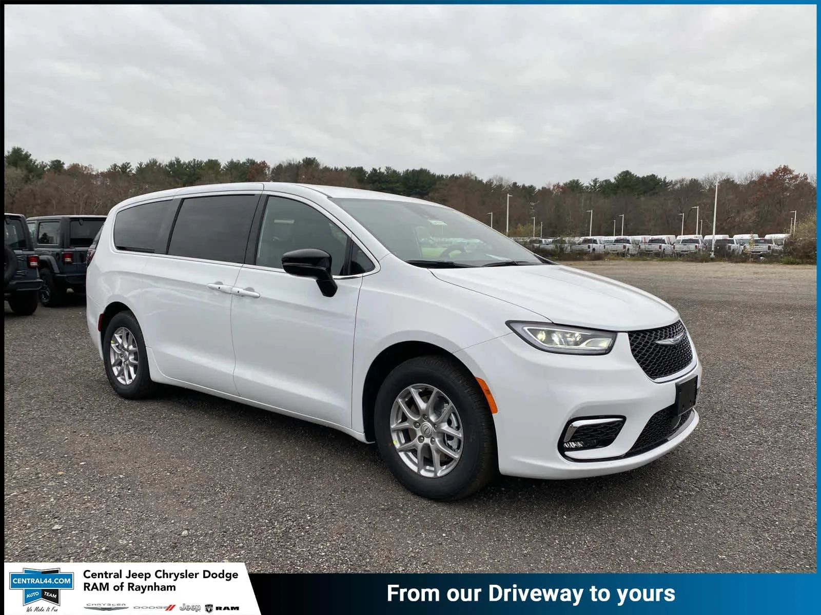 2026 Chrysler Pacifica Select