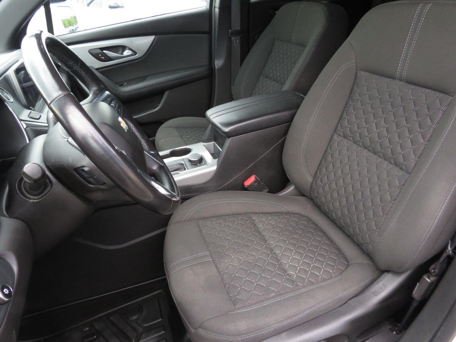 Used 2019 Summit White Chevrolet  image 16
