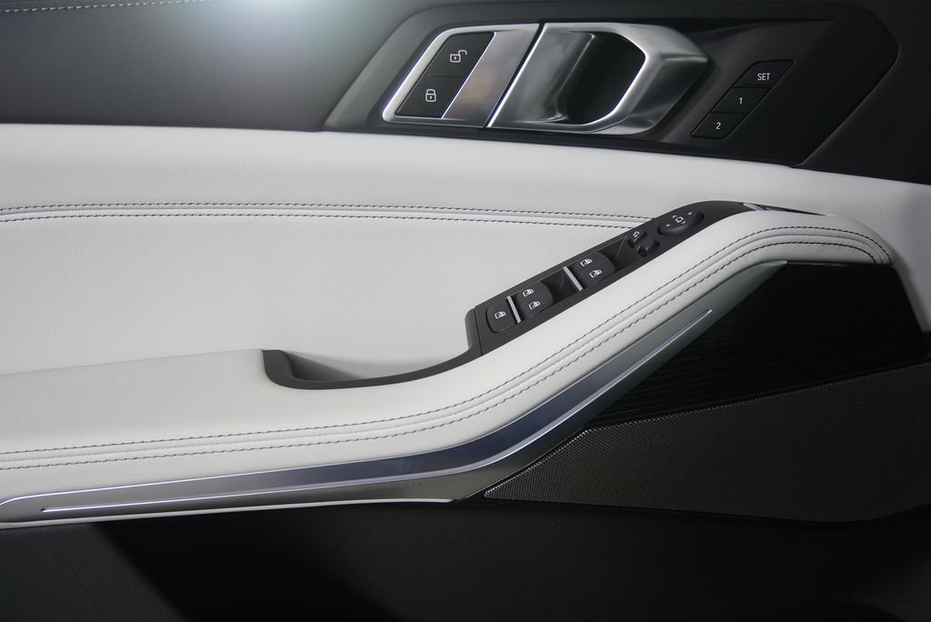 Used 2026 Tanzanite Blue II Metallic BMW sDrive40i image 9