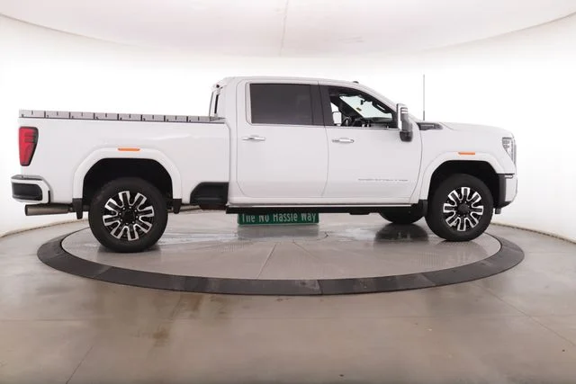 Used 2025 White GMC Denali Ultimate image 6