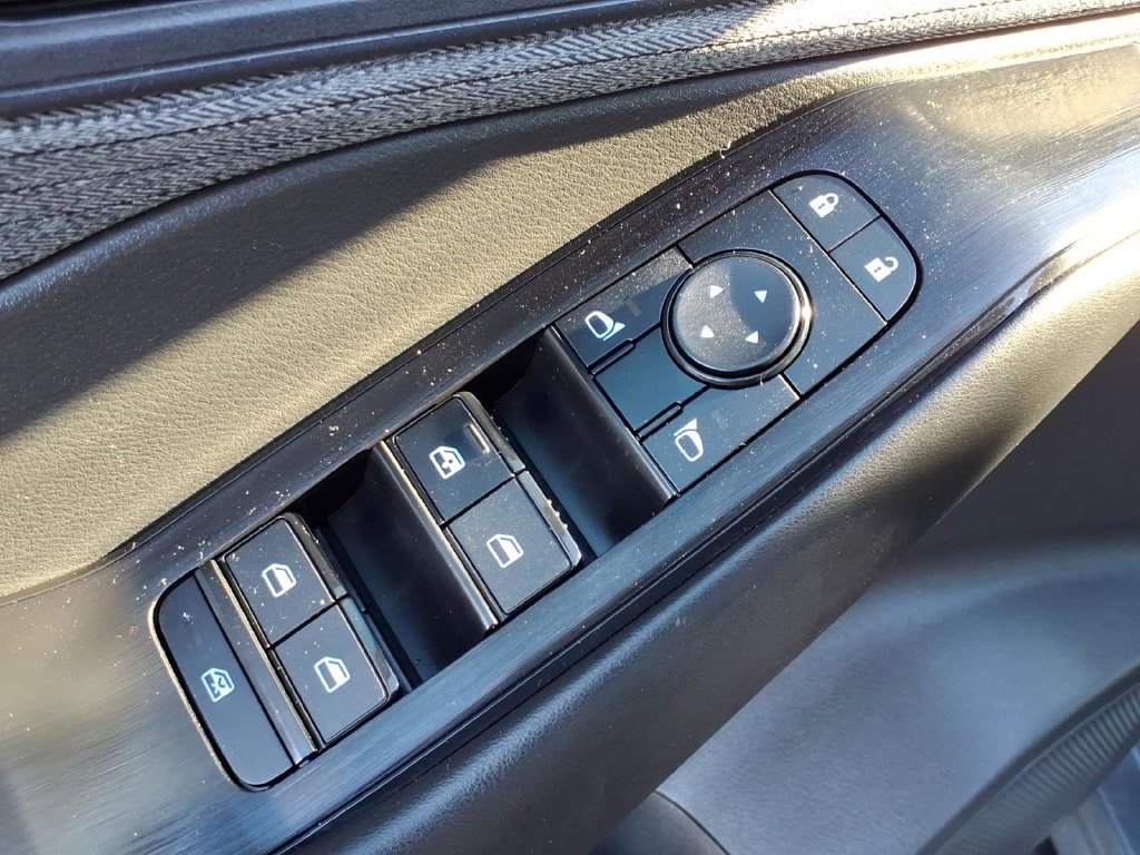 Used 2023 Gun Metallic Nissan S *only 4k miles!* image 19