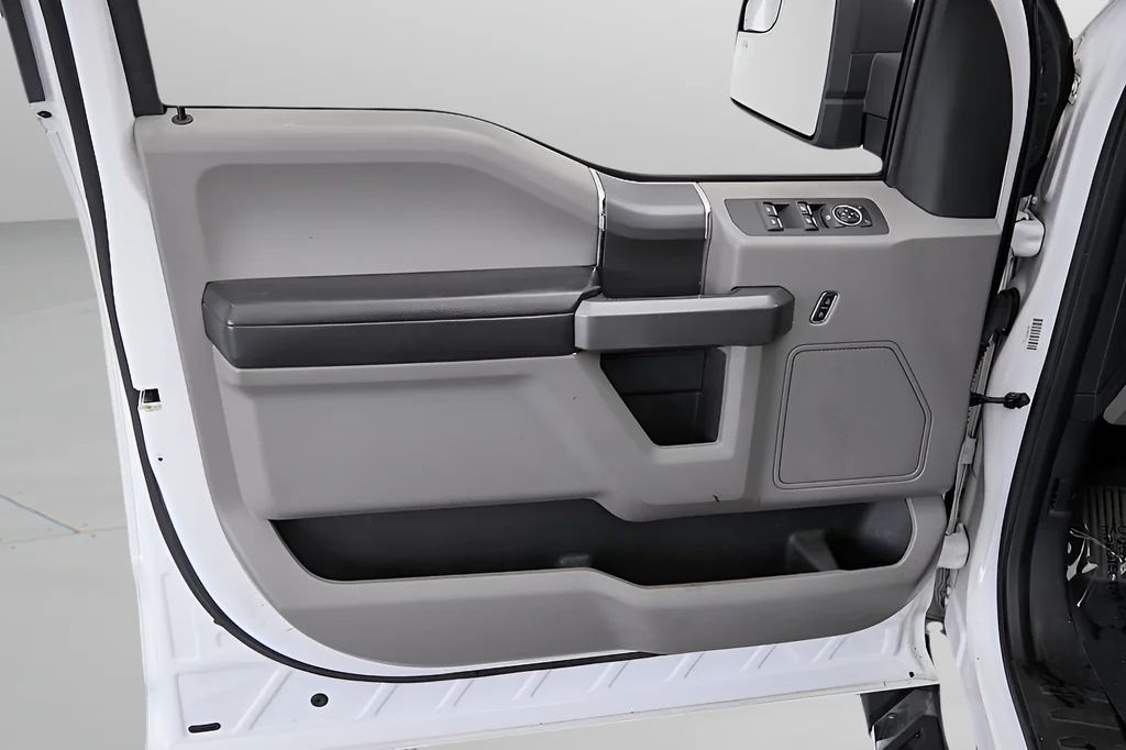 Used 2016 Oxford White Ford XLT image 12