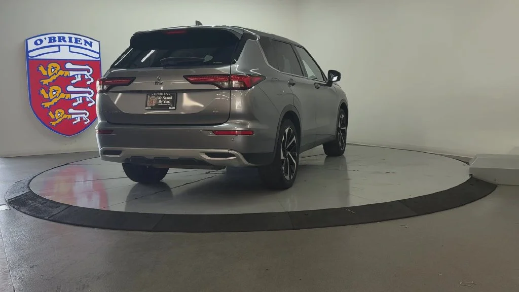 Used 2022 Mercury Gray Metallic Mitsubishi SE image 5