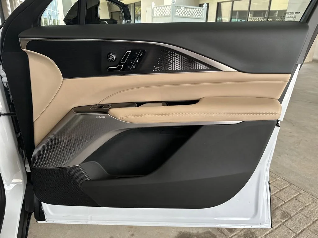 2026 Cadillac LYRIQ Signature Sport - Photo 32