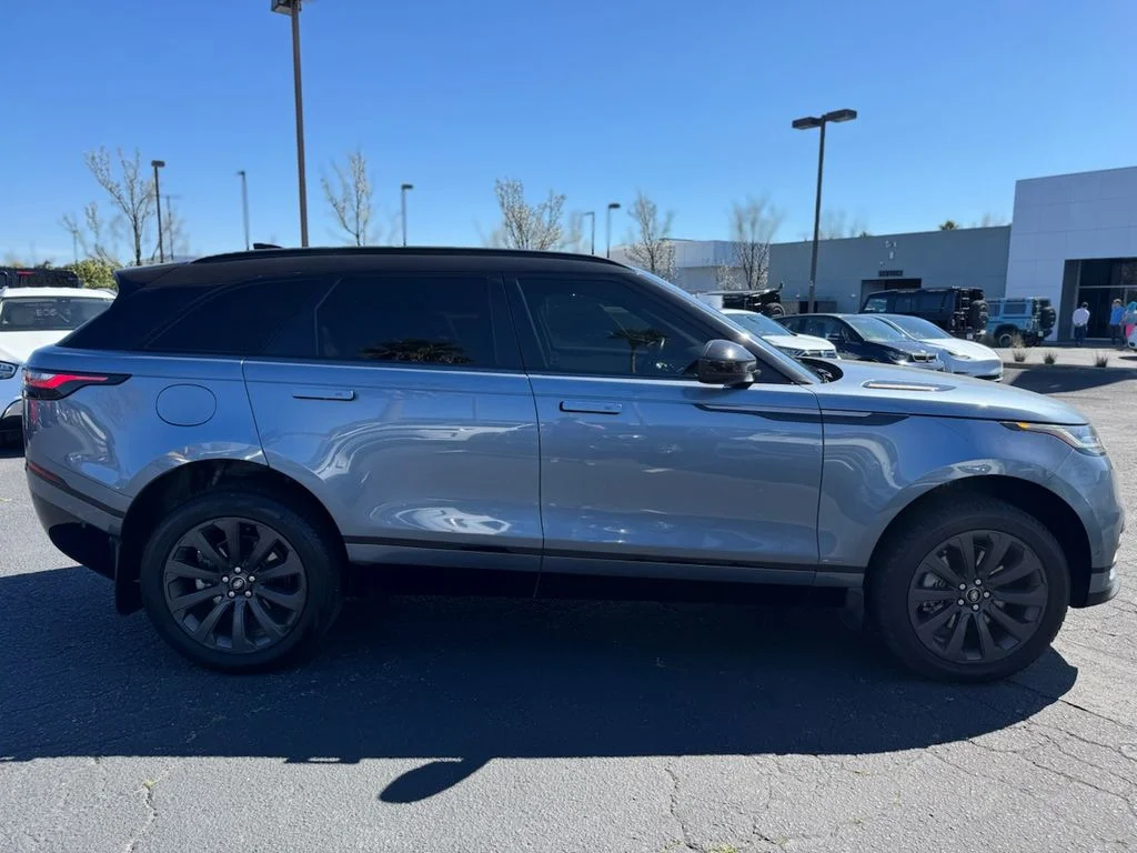 Used 2019 Byron Blue Metallic Land Rover SE R-Dynamic image 10
