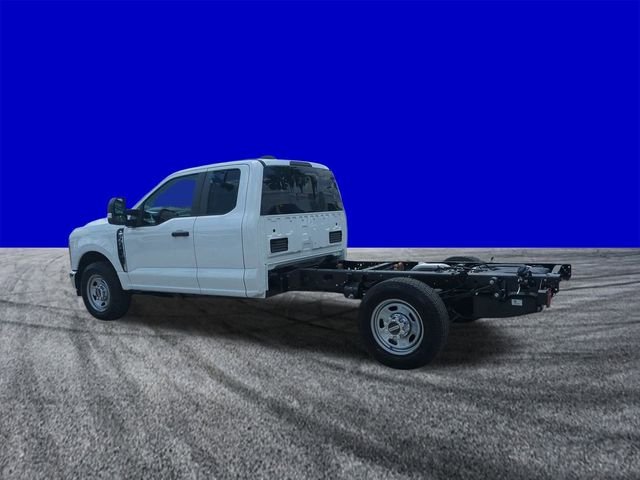 2025 Ford F-350 Super Duty Chassis Cab XL - Photo 6