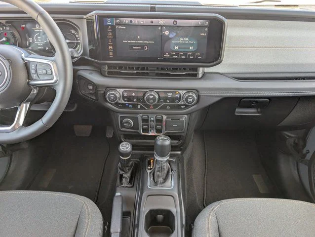 Used 2025 Anvil Clearcoat Jeep Sahara 4xe image 7