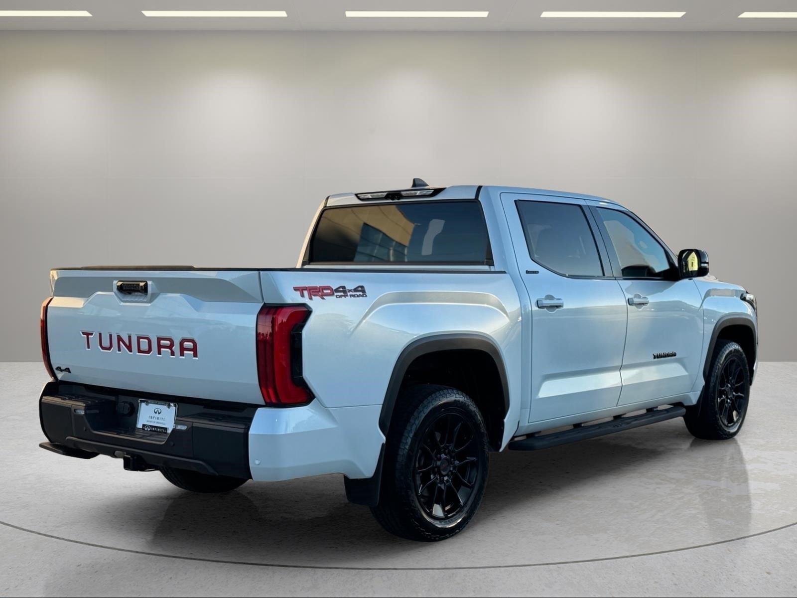 Used 2025 Wind Chill Pearl Toyota Limited image 5