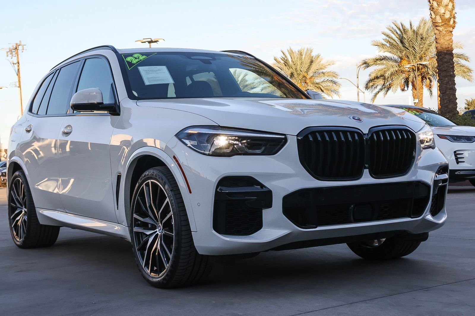 Used 2022 White BMW M50i image 3