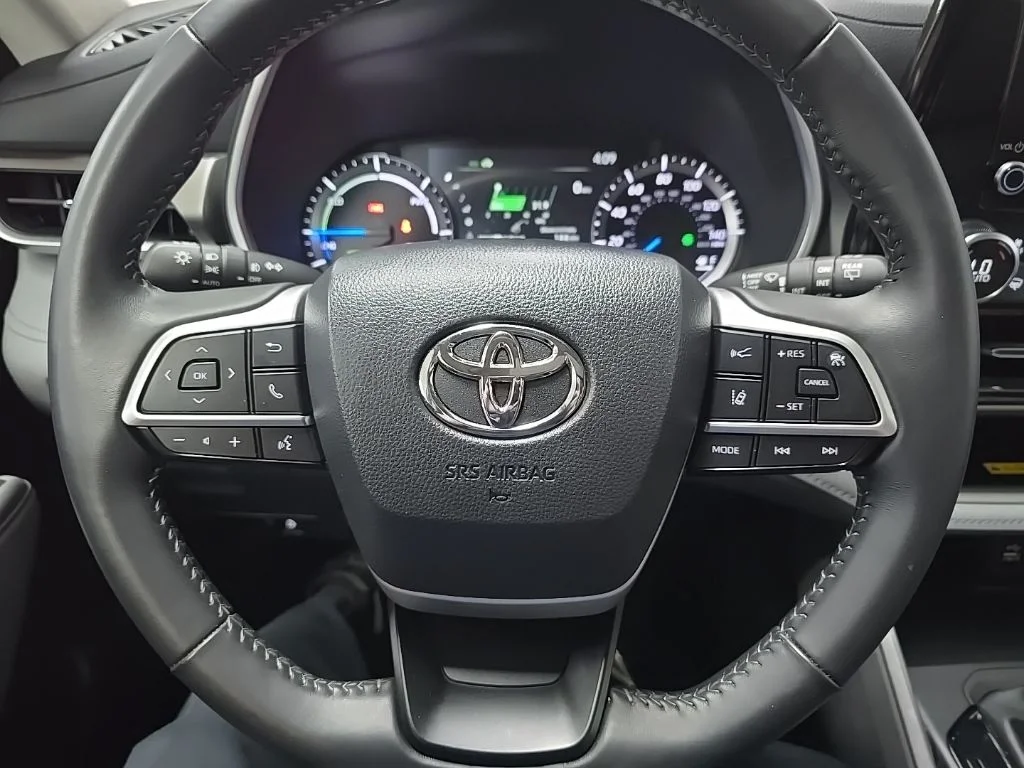 Used 2024 Black Toyota XLE image 19